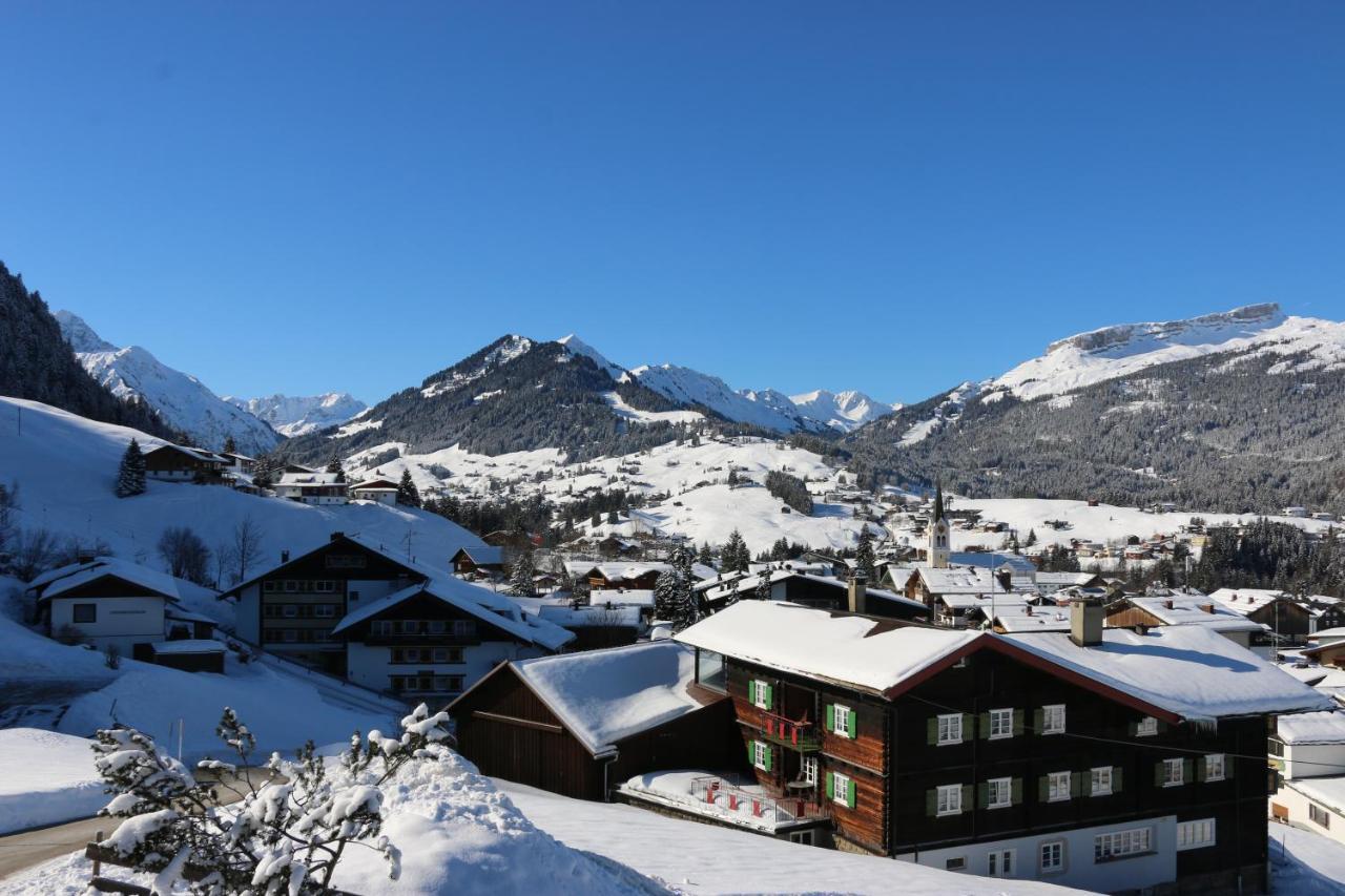 Gaestehaus Alpina Riezlern Bagian luar foto