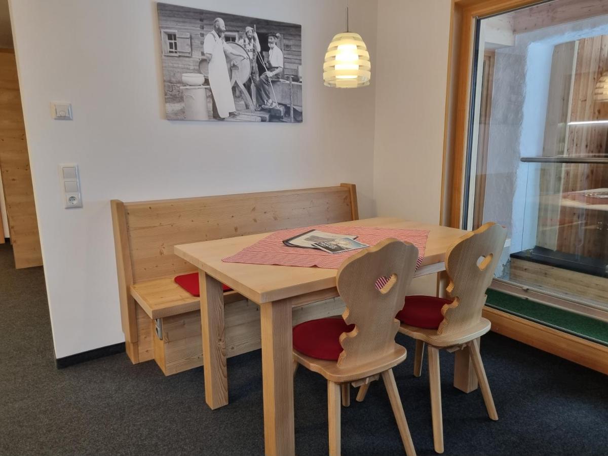 Gaestehaus Alpina Riezlern Ruang foto
