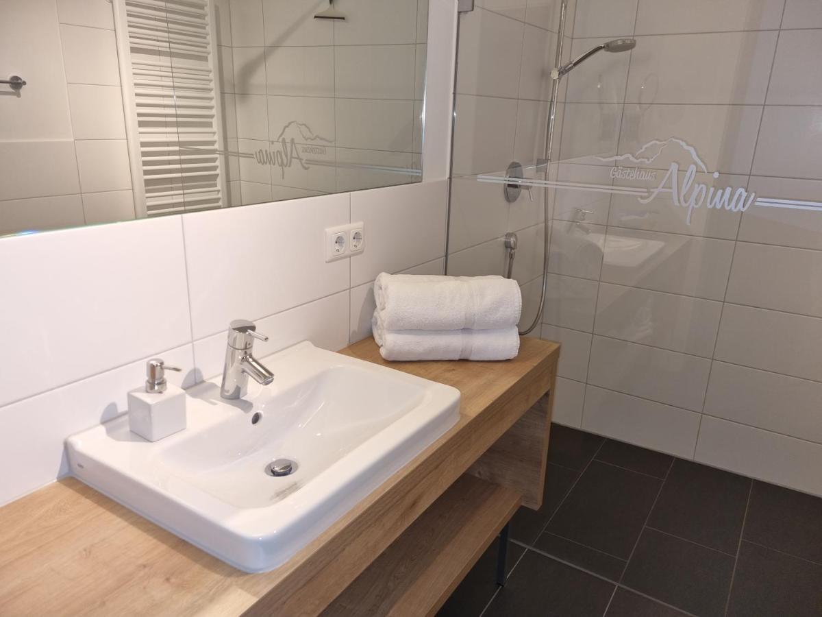 Gaestehaus Alpina Riezlern Ruang foto