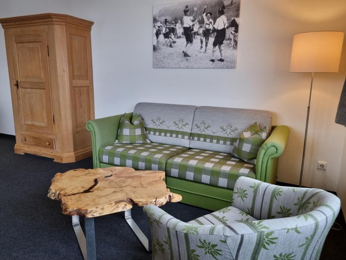 Gaestehaus Alpina Riezlern Bagian luar foto
